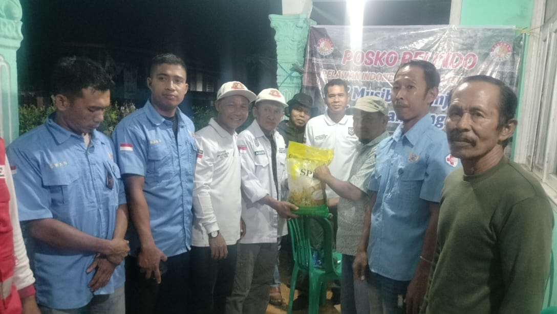 PPAI dan PMI Merangin Jambi, serahkan Bantuan Kemanusiaan Rp 50 juta bagi Warga Terdampak Banjir di Kabupaten Solok